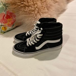 High top black VANS, only worn ONCE !